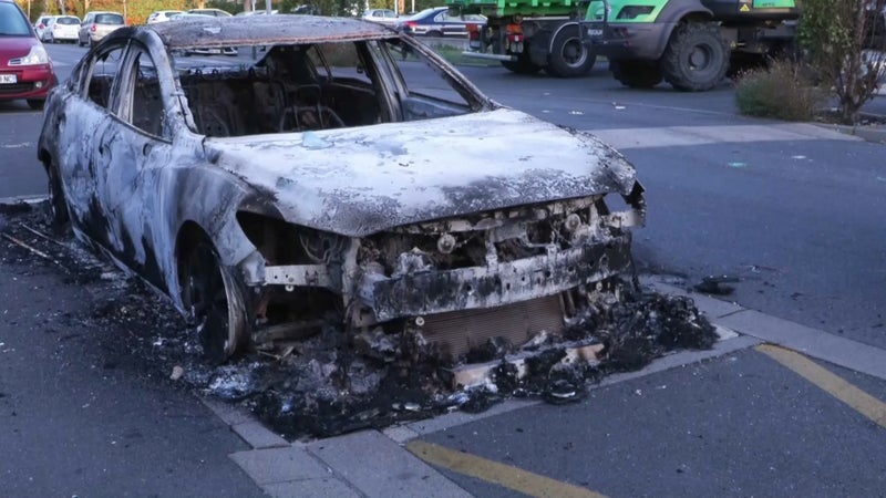 "Des voitures brûlées partout": le témoignage du maire de Saint-Pierre-des-Corps après la nuit de violences dans la ville