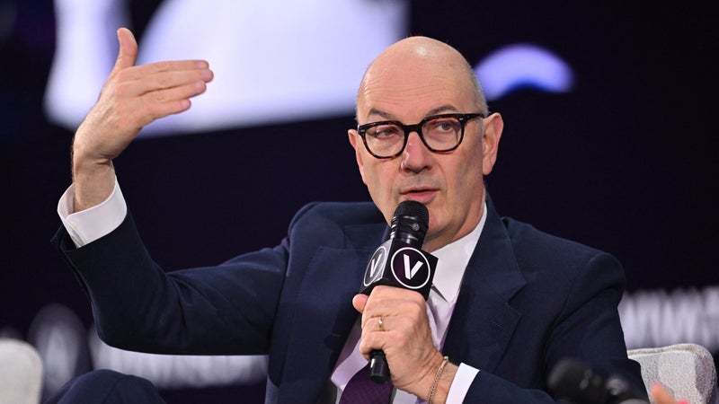 Un PIB en baisse de 0,2% au premier trimestre et une croissance nulle au deuxième: Roland Lescure voit dans les derniers chiffres de l'Insee "le premier impact concret de l'été horrible qu'on a vécu"