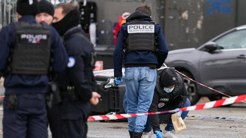 "Il avait toujours le sourire": l'émotion de la famille de Pengo Bossio Wangi, tué dans l'attentat terroriste raciste de Trappes, lors d'un rassemblement en sa mémoire