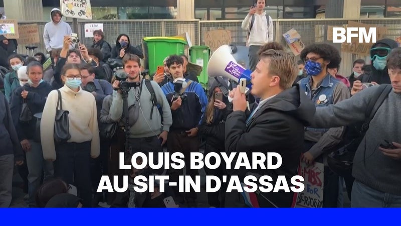 Lors du sit-in des étudiants ce matin à l'université Panthéon-Assas, un policier a échangé avec le député LFI, Louis Boyard