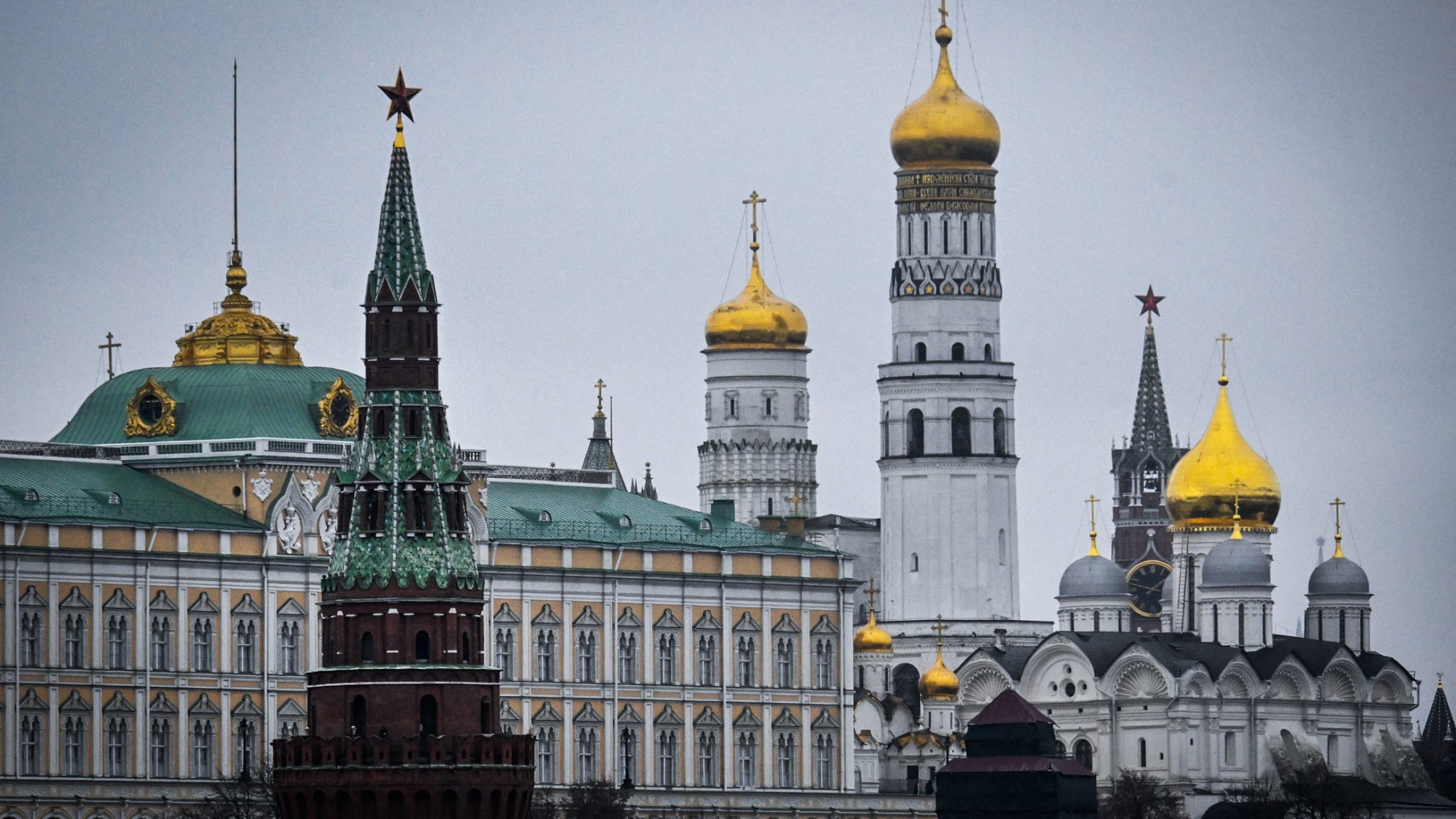 Guerre en Ukraine: la Russie annonce avoir abattu 596 drones ukrainiens dans la nuit, au moins quatre morts