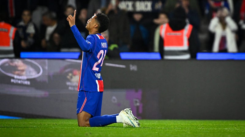 DIRECT. PSG-OL: Mayulu trouve la faille de loin, Godts fait le break, suivez le choc de la 8e journée de Ligue 1 en live