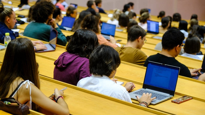 "J'ai la gnaque": entre envie de revanche et galères financières, ces adultes reprennent les études