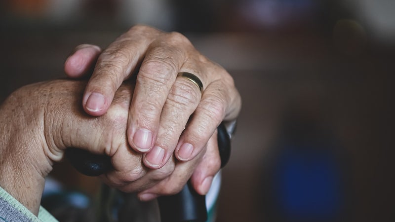 "Je l'ai retrouvée par terre, ça aurait pu être évité": les personnes isolées principales victimes de la canicule