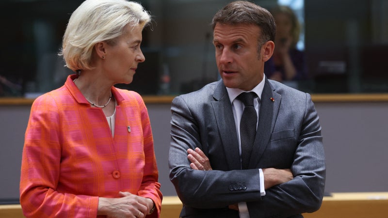 DIRECT. Carburants: Emmanuel Macron demande à Ursula von der Leyen des assouplissements sur la réglementation européenne pour faire baisser les prix (info BFMTV)