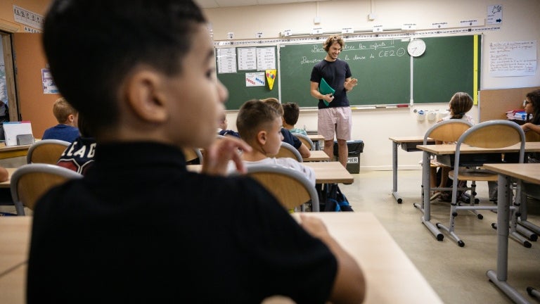 Quatre élèves de CE2 sur dix déclarent avoir subi des violences sexuelles à l'école, selon une enquête de l'Éducation nationale
