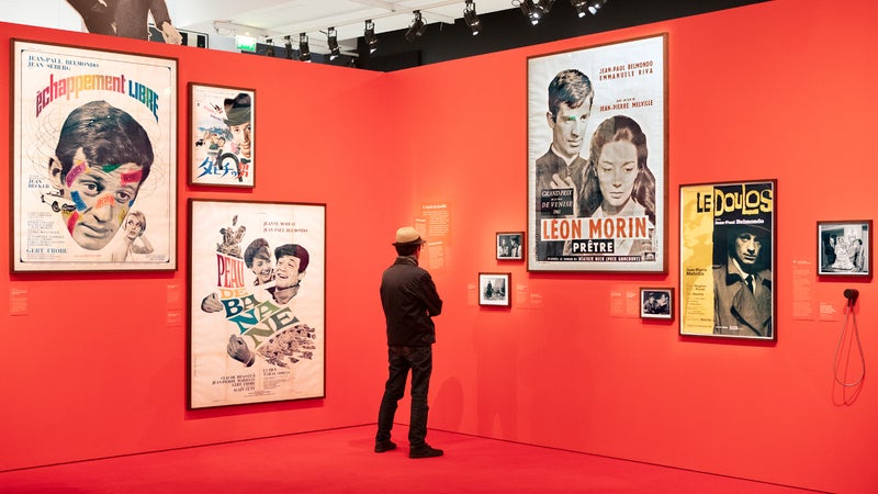 Veste en cuir du "Professionnel", dialogues d'A bout de souffle… Les 5 objets marquants de l'exposition Belmondo à la Cinémathèque