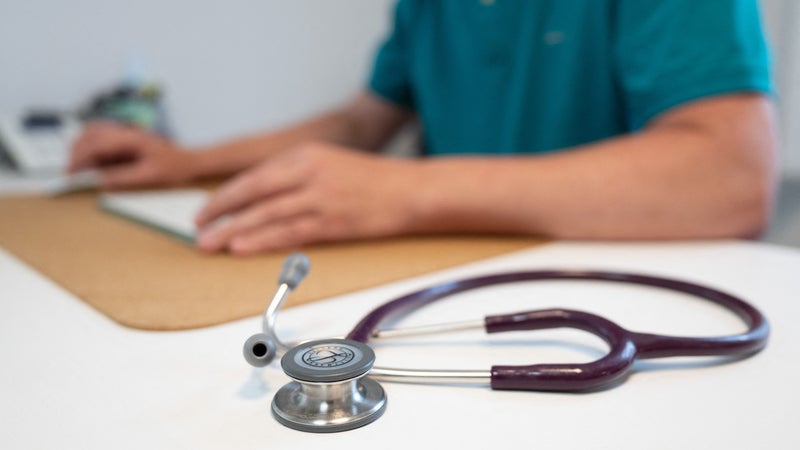 Prêts à payer 30€ de plus pour un rendez-vous rapide chez le médecin? "Je ne suis pas riche, et ça ne me choque pas"