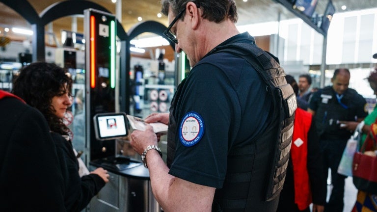 La catastrophe annoncée n'a pas eu lieu: les nouveaux contrôles automatisés ont surtout provoqué des queues dans les aéroports d'Allemagne et de France