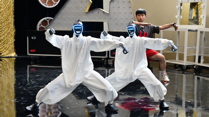 Des robots danseurs chinois s'échauffent pour la finale d'America's Got Talent
