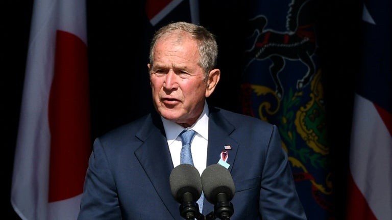 Vingt-cinq ans après, George W. Bush expose ses toiles inspirées du 11-Septembre