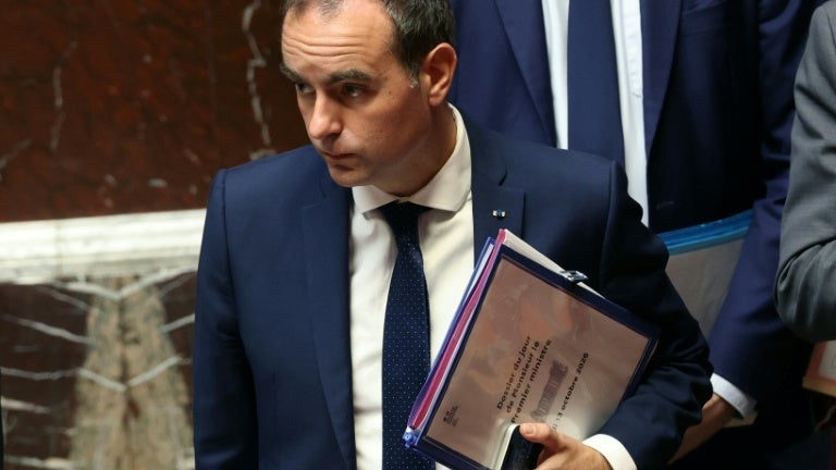 Plus de 1.000 forces de l'ordre, personnels et élèves blessés au total: Sébastien Lecornu dénonce une "violence inédite" lors du mouvement des lycéens