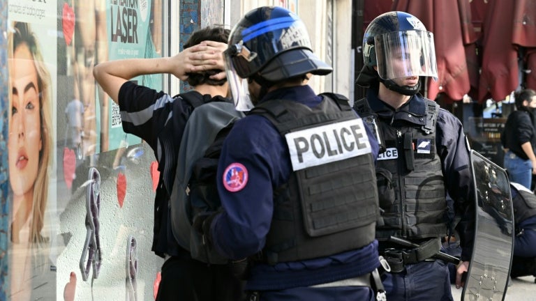 Violences du 17 octobre: deux personnes condamnées à Poitiers pour violence sur des policiers