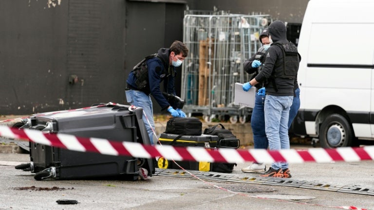Attentat raciste de Trappes: un sexagénaire placé en garde à vue pour "apologie du terrorisme" après l'attaque