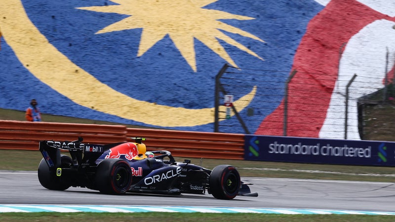 Isack Hadjar lors des essais libres au Grand Prix de Bahrein sur le circuit de Sepang en Malaisie le 2 octobre 2026 2358355