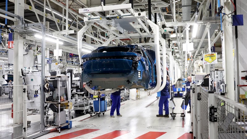 Plus de 10.000 salariés et intérimaires de Stellantis en chômage partiel ou technique: le groupe automobile suspend la production de quatre usines françaises jusqu'à la fin du mois