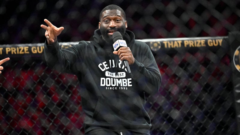 UFC Paris: "Laissez vos comportements d'animaux au foot", Cédric Doumbè tacle l'attitude "dégueulasse" du public français