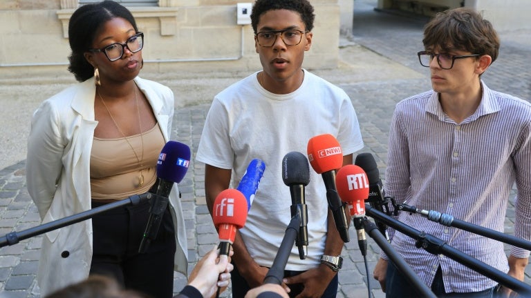 Des organisations lycéennes et étudiantes reçues lundi à Matignon, les ministres de l'Éducation et de l'Enseignement supérieur s'exprimeront ensuite