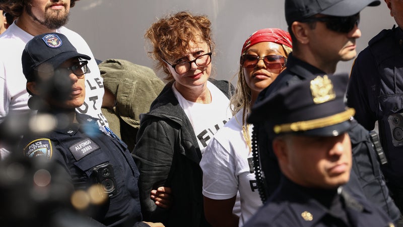 L'actrice Susan Sarandon interpellée lors d'une manifestation contre Benjamin Netanyahu à New York