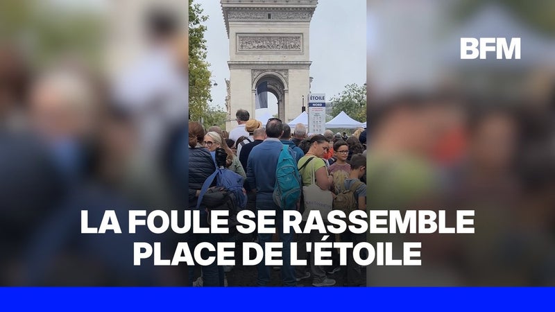 Visite du pape à Paris: la foule se rassemble près de l'Arc de Triomphe