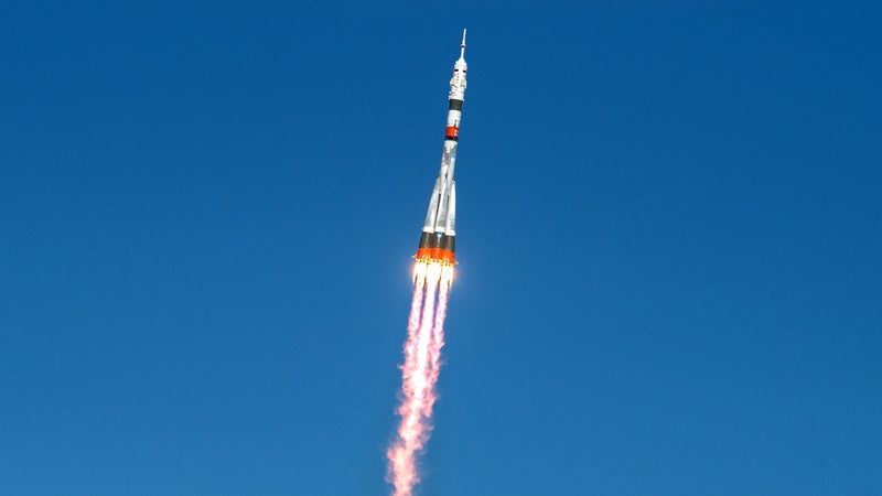 Le concurrent russe de Starlink rencontre encore des difficultés: il pourrait bientôt perdre trois nouveaux satellites et aucun des 16 autres lancés en juillet n’aurait atteint son altitude opérationnelle