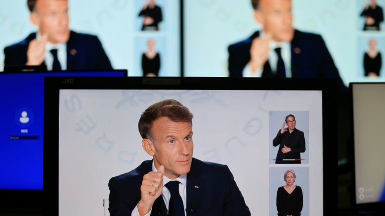 DIRECT. Budget: Emmanuel Macron écarte l'hypothèse d'une nouvelle dissolution et appelle les oppositions à "l'esprit de responsabilité"