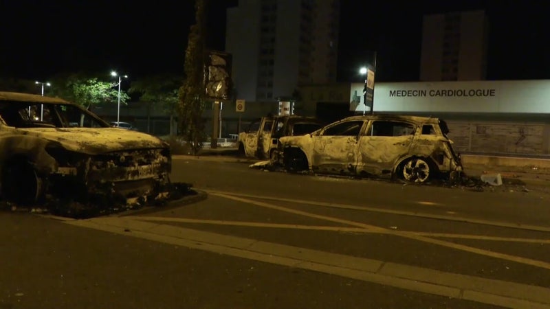 Des violences éclatent à Saint-Pierre-des-Corps après une collision entre une voiture de police et une moto, la mairie appelle au calme