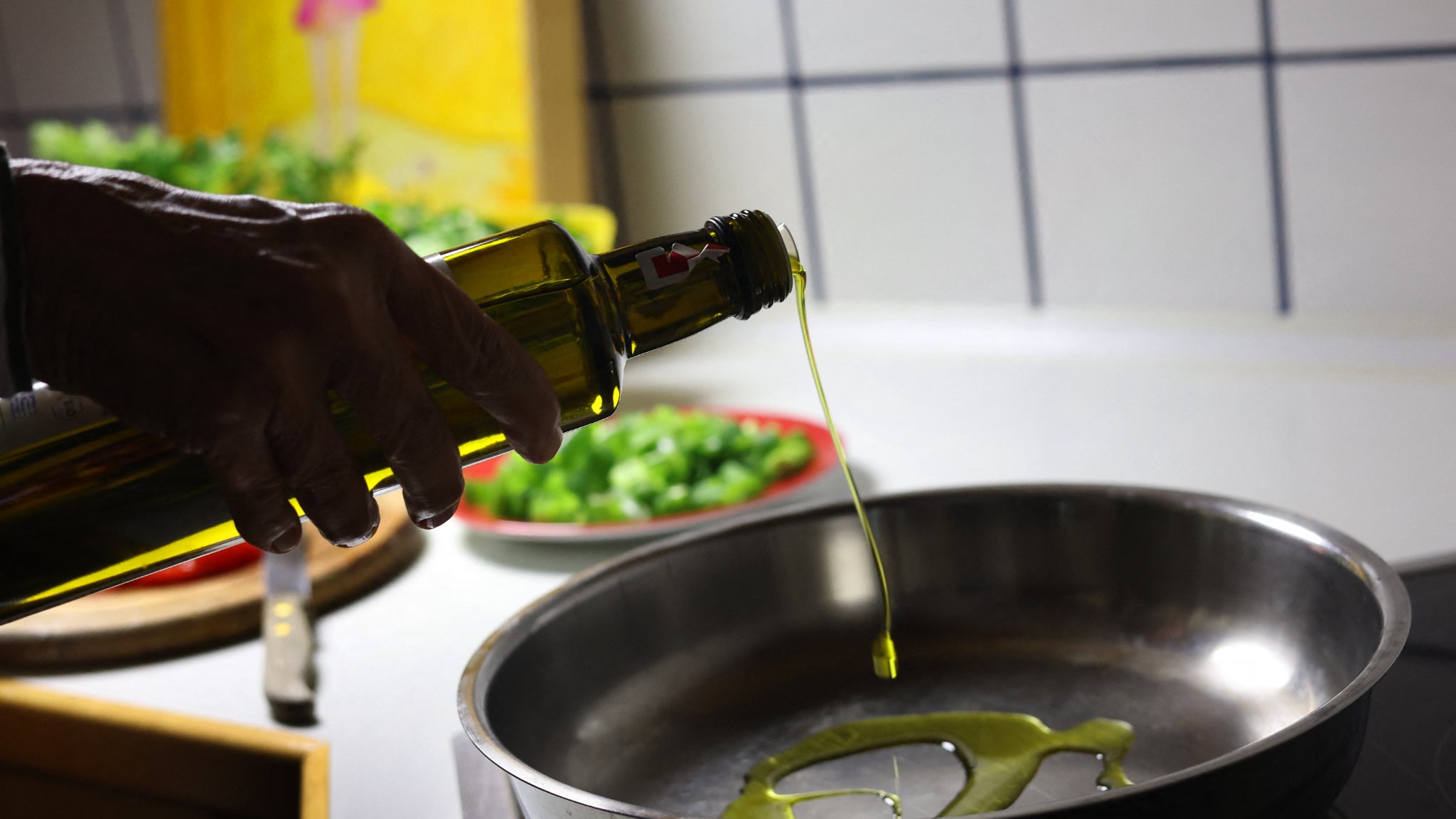 Plus de 50% d'augmentation: pourquoi les prix des huiles d'olives sont toujours aussi élevés malgré de meilleures récoltes?