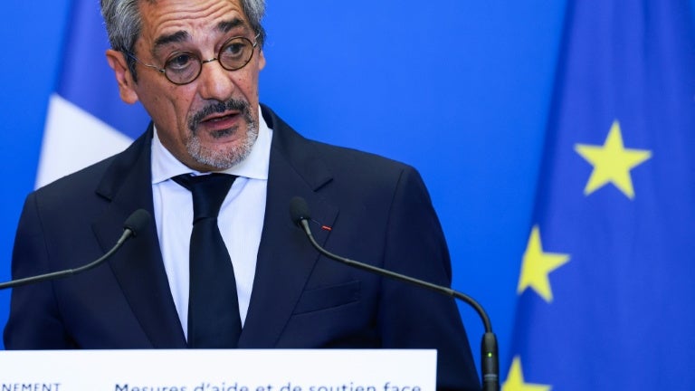 Les montants de TVA déclarés ont plongé de 48%: le gouvernement affirme que le nombre de petits colis envoyés en France a lourdement chuté entre juin et août