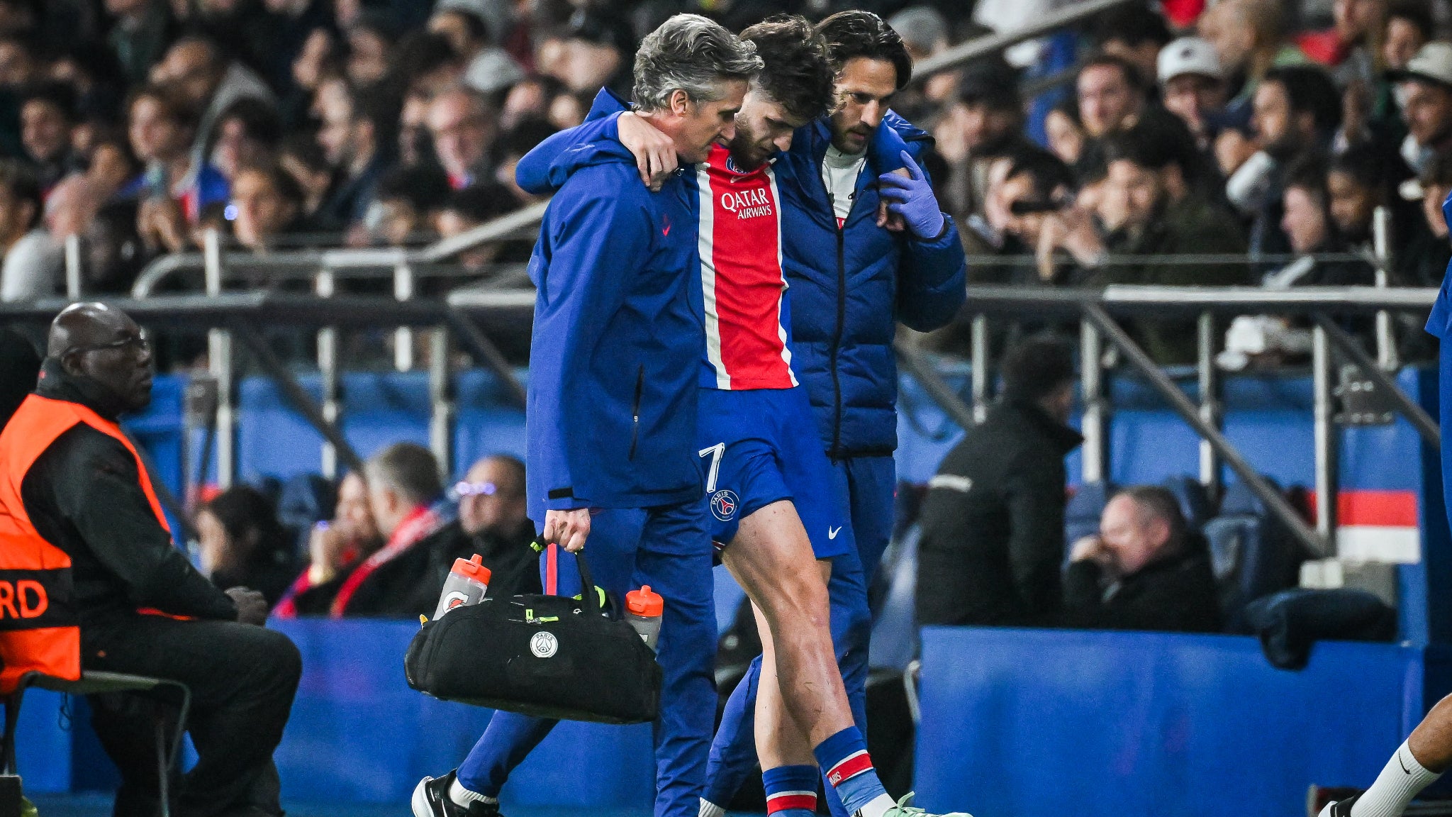 PSG : combien de temps d'absence pour Kvaratskhelia ? Ce qui disent les précédents cas de rupture du ligament croisé
