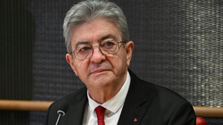 Présidentielle: plus de 4 Français sur 10 favorables à l'annulation d'une partie de la dette proposée par Jean-Luc Mélenchon, selon un sondage