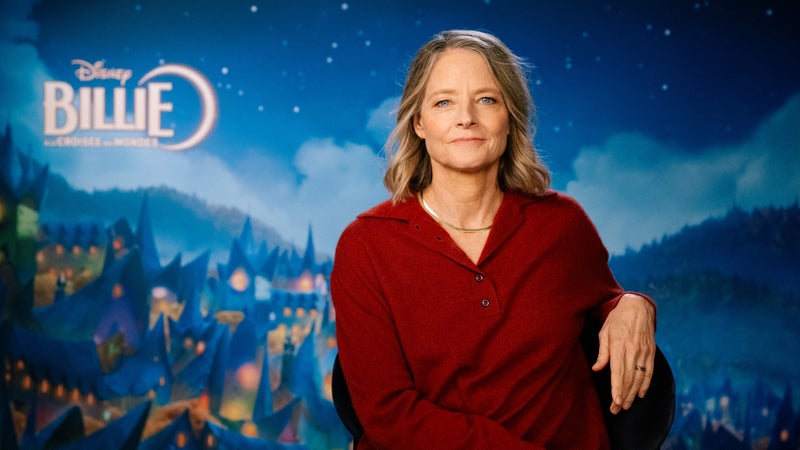 Jodie Foster, Jérémy Ferrari et Chloé Jouannet jouent les voix françaises de "Billie, à la croisée des mondes"