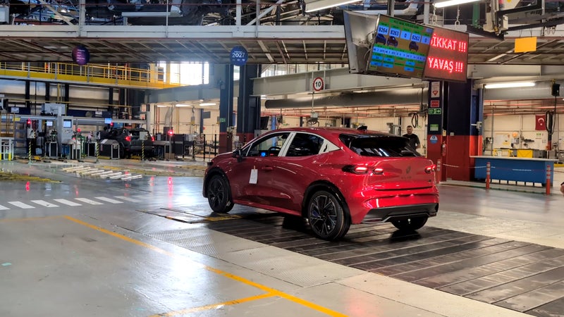 Une Clio pourrait coûter 1.800 euros de plus en France: la mise à l'écart de la Turquie du "Made in Europe" provoque la colère de l'industrie automobile locale