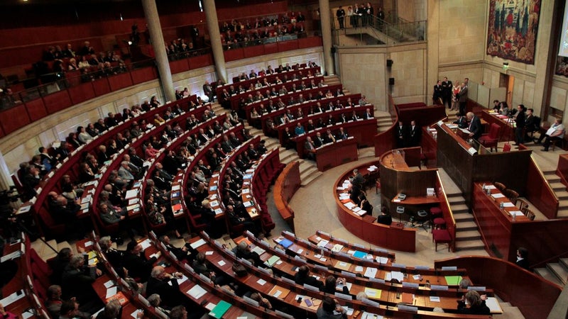 Départs massifs à la retraite, hausse des soins, baisse de la scolarisation: le Cese demande une planification pour se préparer à une France qui pourrait perdre 3,6 millions d'habitants