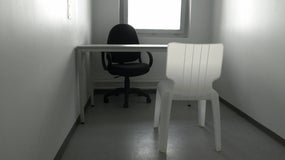 Un grand-père accusé d'avoir violé sa petite-fille dans un parloir (image d'illustration)