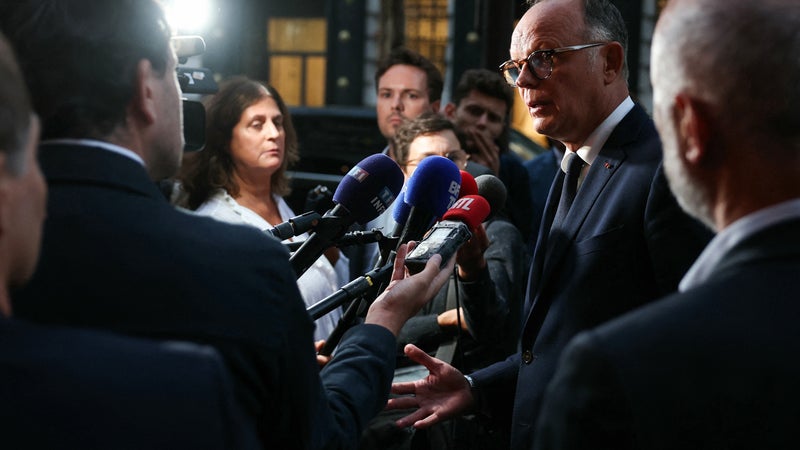 "Des réunions, il y en a tous les mois": Gabriel Attal et Bruno Retailleau ferment à la porte à la proposition d'Édouard Philippe