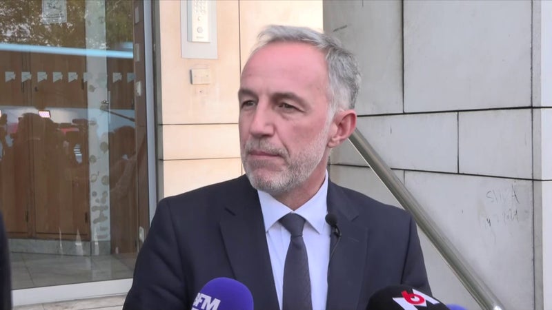 Éviction du personnel féminin de la tour Eiffel: le maire de Paris annonce deux enquêtes après une décision "absurde et inique"