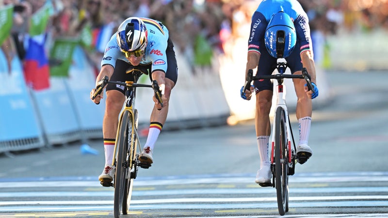 Le sprint des Championnats d Europe de cyclisme entre Remco Evenepoel et Giulio Ciccone le 4 octobre 2026 2359054