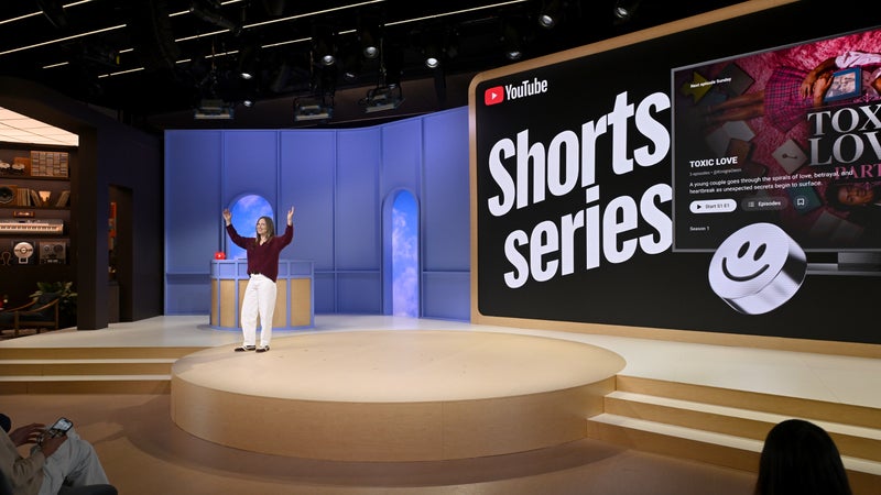 En transformant ses Shorts en série verticale, Youtube se lance à son tour dans la bataille des micro-dramas, pour récolter toujours plus de votre attention