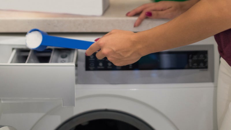 Poudre, capsule, liquide... Le prix de la lessive baisse enfin, mais laquelle choisir pour faire des économies?