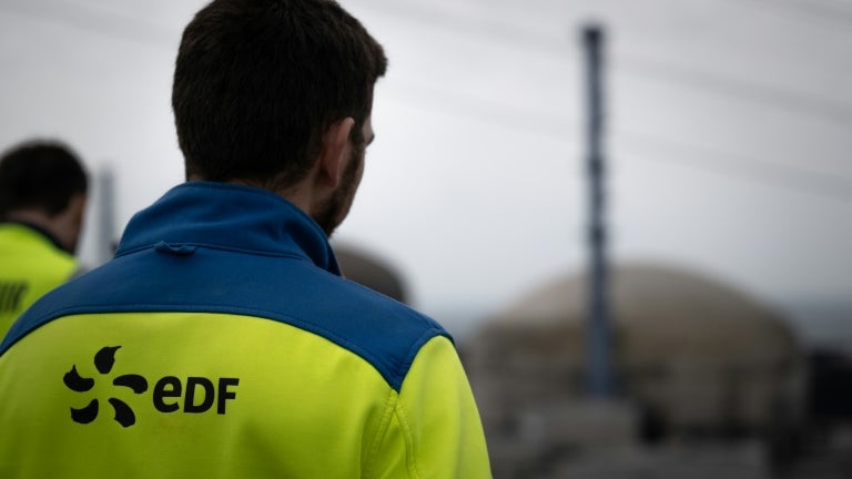 Le gouvernement s'est engagé à ne pas toucher au très avantageux "tarif agent": les syndicats de l'énergie suspendent leur appel à durcir la mobilisation à partir du 6 octobre