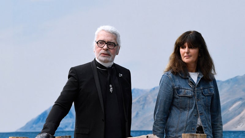 "Ce qui est difficile, c’est de passer après Karl": l'ancienne directrice artistique de Chanel raconte son évinction brutale