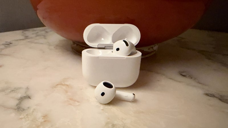 Test des Airpods 5: Apple améliore le meilleur ennemi des Airpods Pro, avec une réduction de bruit renforcée et un excellent rapport qualité-prix (mais il faudra faire un choix)