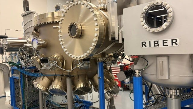 Elle fabrique des matériaux atome par atome, ses machines valent des millions d'euros et son action bondit de 160%: plongée chez Riber, cette pépite française méconnue mais indispensable à la production de semi-conducteurs