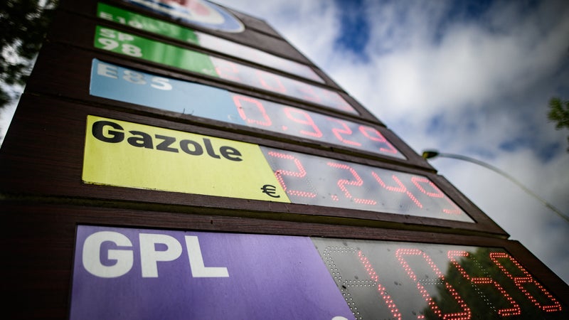 Carburants: les prix repartent en flèche après la reprise des tensions au Moyen-Orient