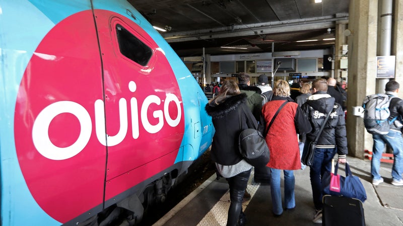 "Des gens étaient par terre", "très compliqué": les passagers d'un train Nice-Paris ont mis plus de 12 heures pour faire le trajet en raison d'un "problème électrique"