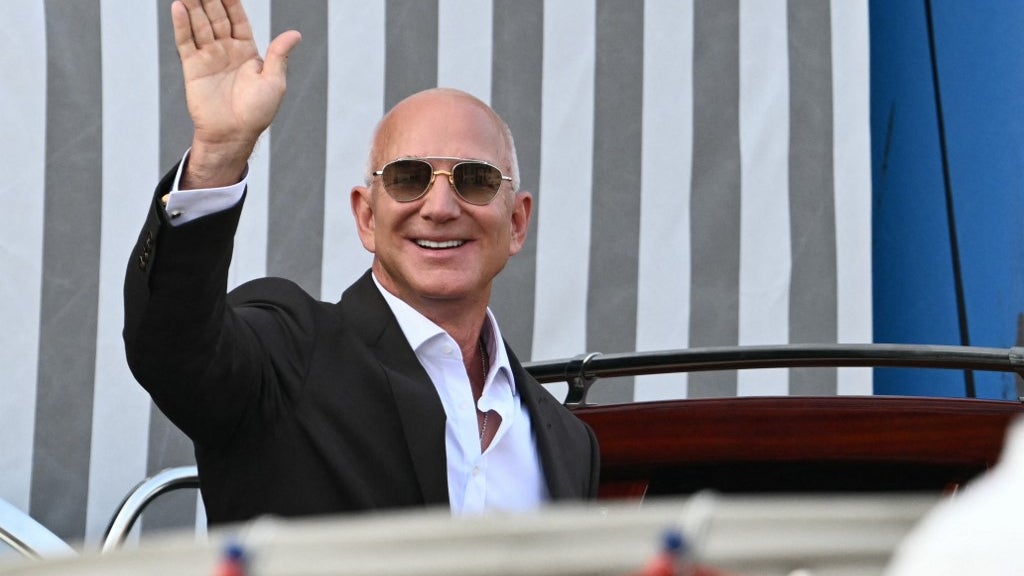 Le patron d'Amazon Jeff Bezos devient actionnaire de Liverpool