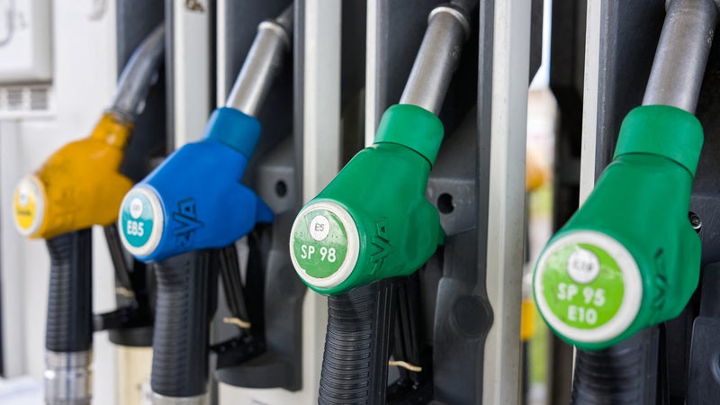 Un manque à gagner "énorme" pour ce Super U: la station affiche l'essence à 1,24 euro le litre au lieu de 2,24, les automobilistes se ruent dessus toute la nuit