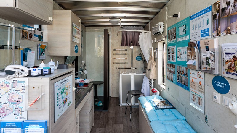 Essonne: le "Silver Truck" sillonne le département pour aider les seniors à sécuriser leur logement