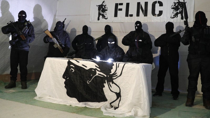 Menaces du FLNC contre les touristes en Corse: faut-il craindre un retour des violences et des attentats?
